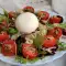 Salat mit Burrata und Pesto