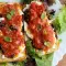 Sandwiches mit Burrata und Cherrytomaten