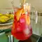 Sangria mit Rosé, Rum und Brandy