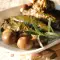 Dolmades mit Reis, Oliven und Rosinen