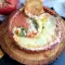Provolone Käse mit Tomatensoße