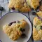 Englische Scones (Teegebäck) mit Heidelbeeren und Zitrone
