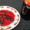 Marmelade aus Erdbeeren und Kirschen
