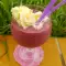 Smoothie aus Himbeeren und Heidelbeeren