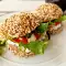 Kalte Sandwiches mit Joghurtsalat und Rucola