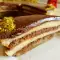 Torte mit Vanillecreme und Schokolade