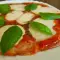 Vegetarische Pizza mit Mozzarella, Mascarpone und Blumenkohl