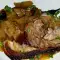 Geschmortes Schweinefleisch mit Zwiebeln
