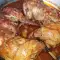 Kaninchen mit Zwiebeln und Wein im Ofen