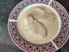 Geräuchertes Fleisch mit weißer Soße