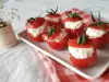 Vorspeise aus gefüllten Tomaten mit Käse