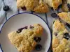 Englische Scones (Teegebäck) mit Heidelbeeren und Zitrone