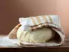 Wie sie Sauerteig für Brot zubereiten
