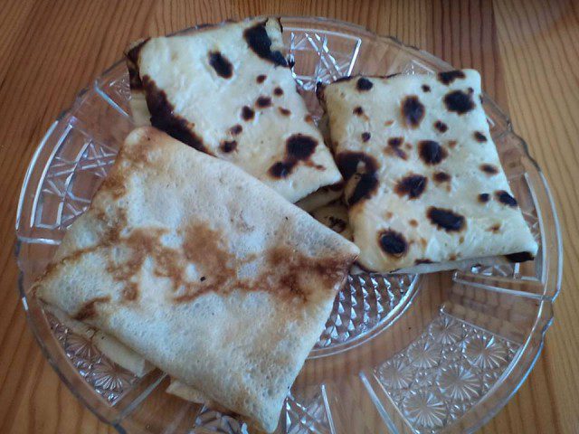 Fluffige Pfannkuchen mit Sprudelwasser