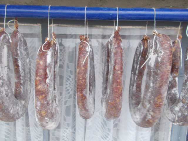 Luftgetrocknete Salami Delikatesse (Lukanka)