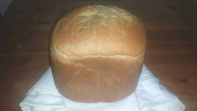 Einfaches Brot im Backautomat