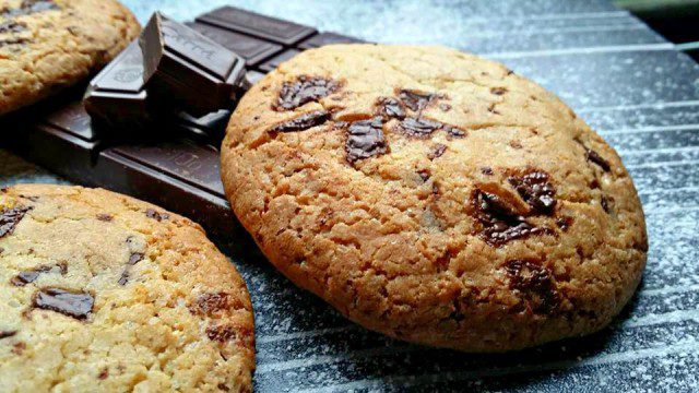 Einfache Kekse mit Schokoladenstückchen