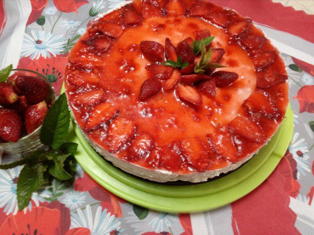 Klassischer Cheesecake mit Erdbeeren