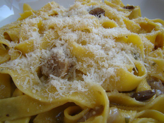 Pasta mit Knoblauch und Parmesan