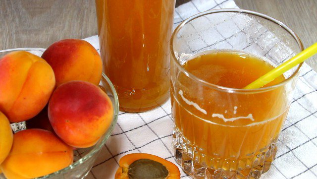 Natürlicher Aprikosensaft