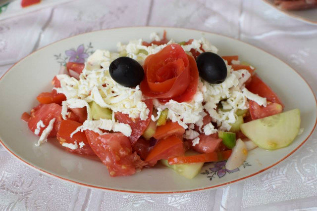 Schopska Salat mit Paprika
