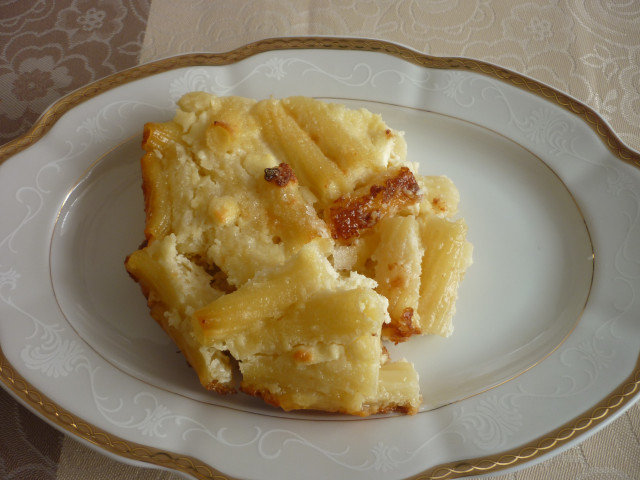 Makkaroni mit Weißkäse im Ofen