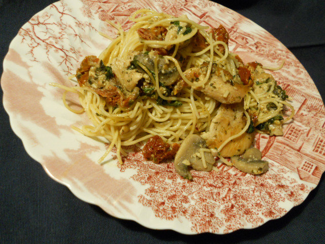 Spaghetti mit Hähnchenbrust und Pesto Genovese