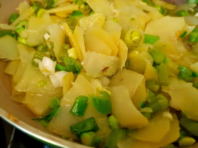 Tortilla mit Kartoffeln und Gemüse