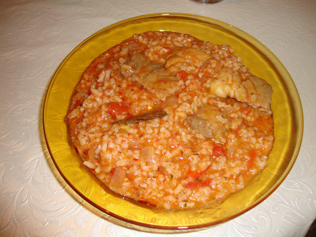 Eintopf mit Reis und Schweinefleisch