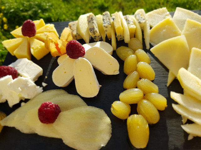 Käse und Obst Platte für Gäste