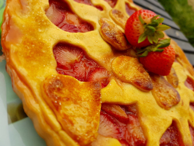 Pie mit frischen Erdbeeren und einem Hauch von Vanille