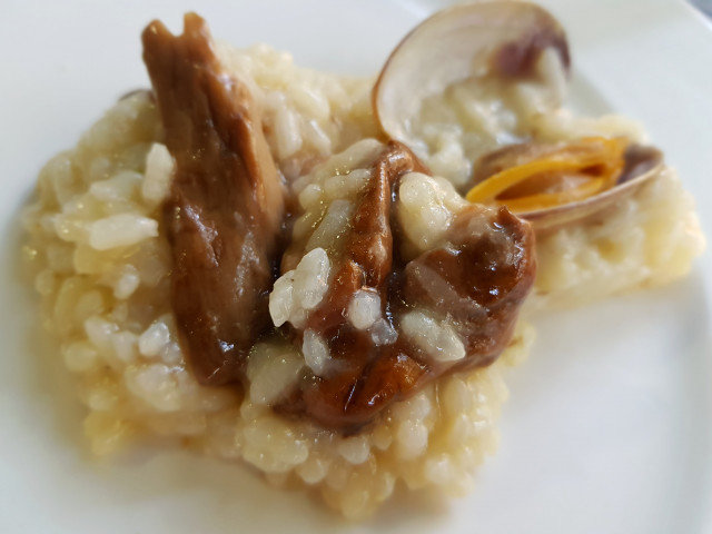 Risotto mit Muscheln und Pilzen