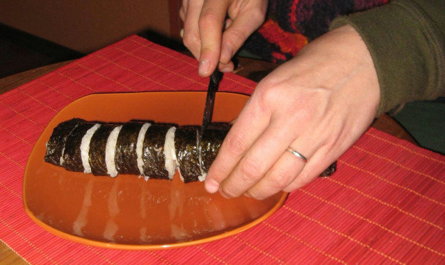 Kimbap mit Krabbenröllchen