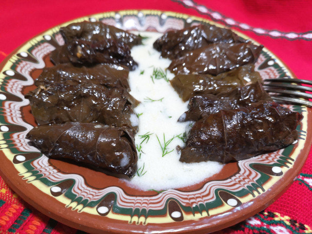 Dolmades mit weißer Soße