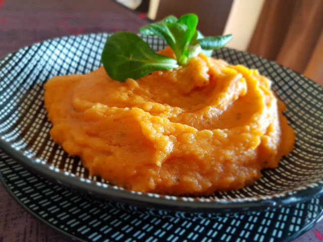 Kartoffelpüree mit Tomaten