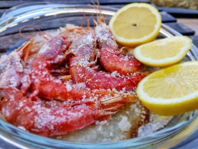 Carabineros Shrimps mit Salz im Ofen