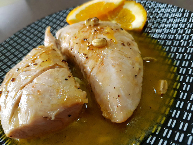 Hähnchen mit Orange in der Pfanne