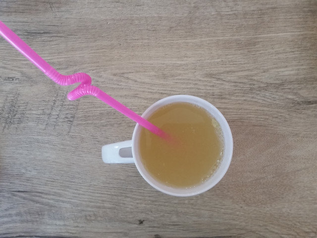 Tee aus frischem Ingwer und Zitrone
