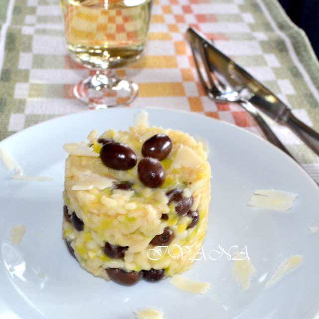 Risotto mit Oliven und Lauch