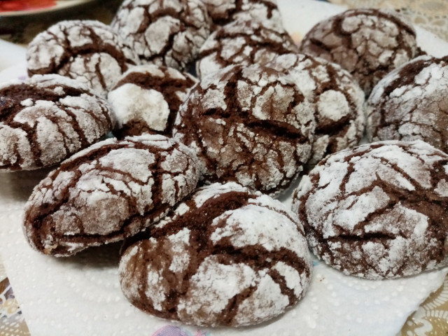 Leichte Crinkle Cookies mit Kakao