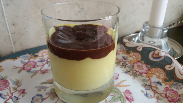 Eiercreme mit Mascarpone, Schokolade und Müsli