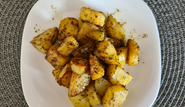 Kartoffeln mit Gewürzen und Butter