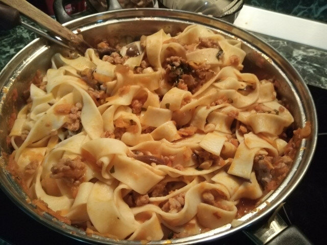 Klassische Tagliatelle Bolognese