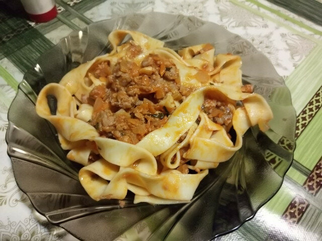 Klassische Tagliatelle Bolognese