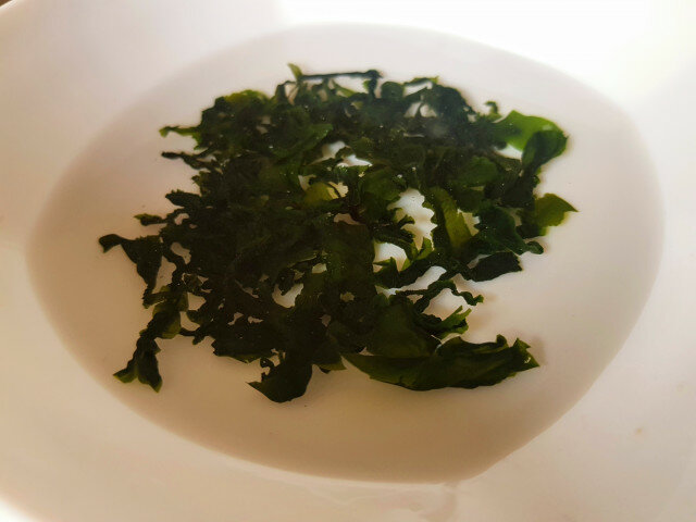 Salat mit japanischen Wakame Algen