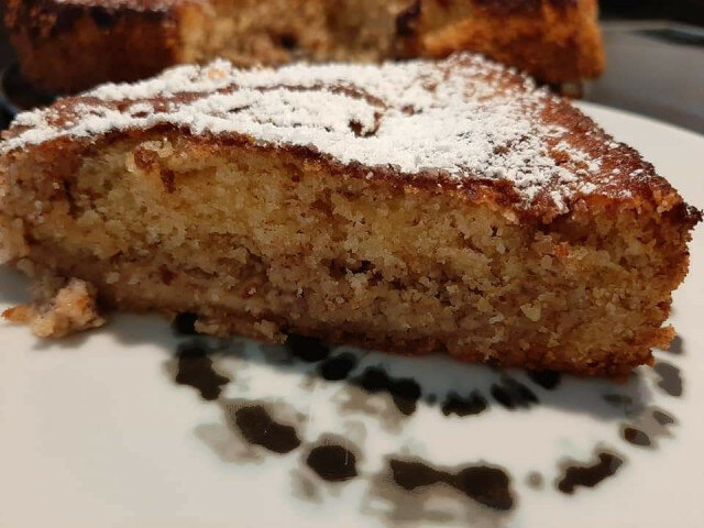 Landfrauenkuchen mit Äpfeln und Orangensaft