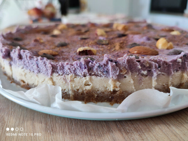 Roher Kuchen mit Obst