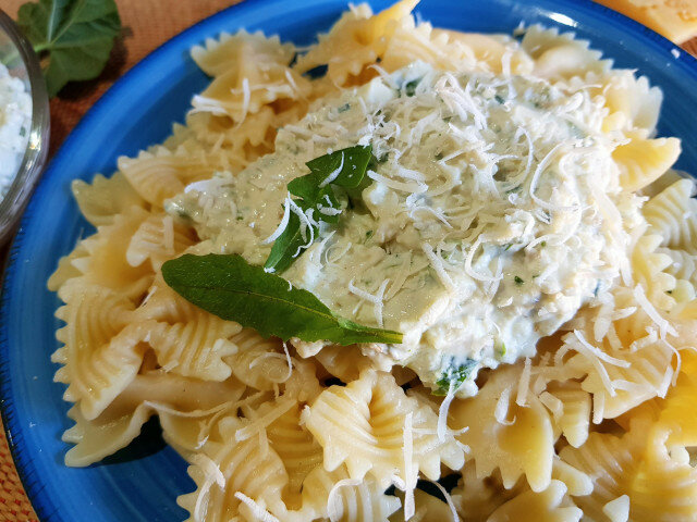 Pesto aus Ricotta und Walnüssen