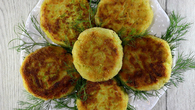 Griechische Zucchinifrikadellen