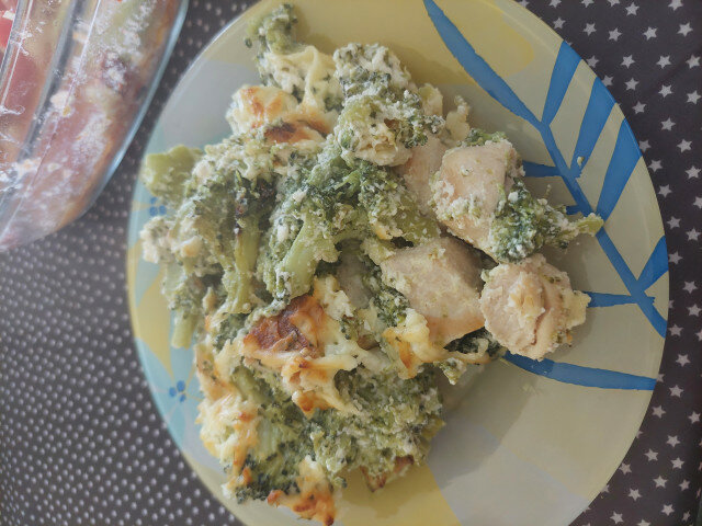 Brokkoli mit Hähnchenfilet und Sahne